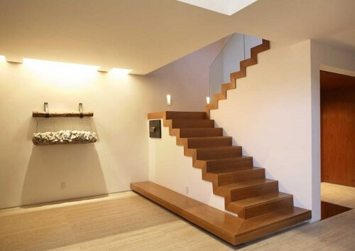 Y a-t-il des normes à respecter lors de la construction d'un escalier?